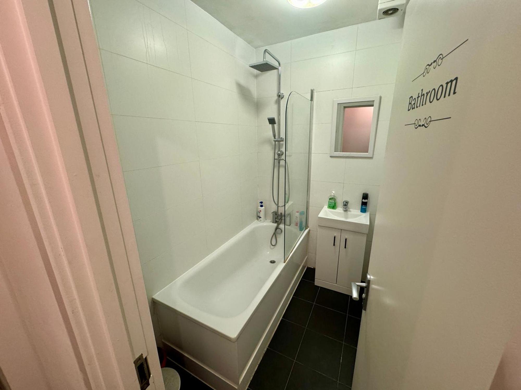 Cosmopolitan Comfort Private Bedrooms In Euston 106 London Exterior photo
